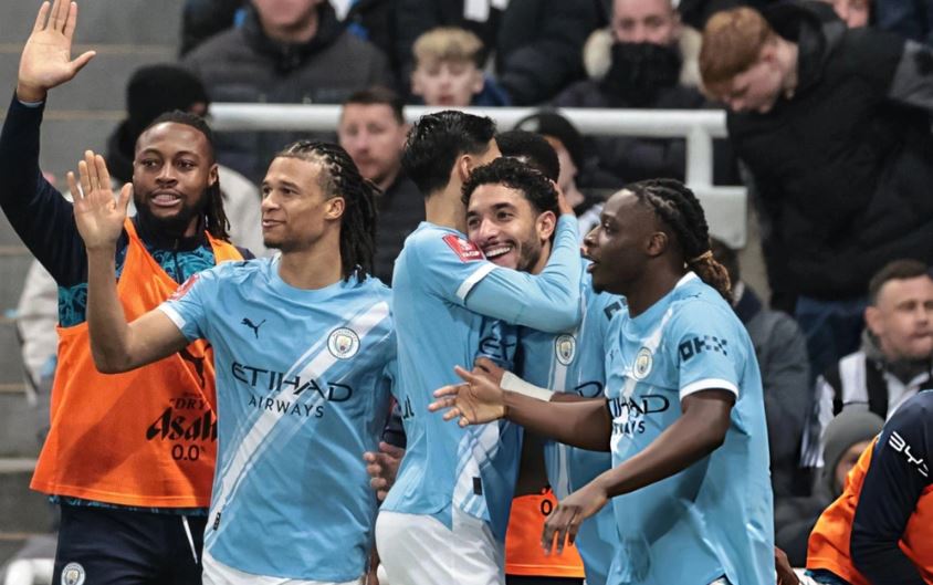 Hơn 53.000 CĐV Man City biến trận đấu thành bản giao hưởng cuồng nhiệt